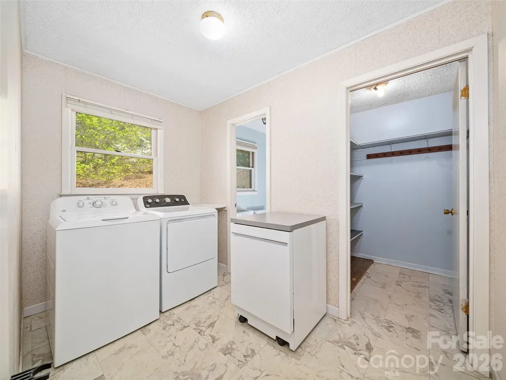 261 Shady Oak Road Burnsville NC 28714