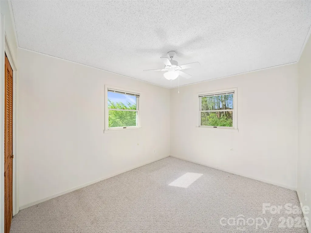 261 Shady Oak Road Burnsville NC 28714
