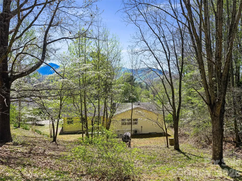 261 Shady Oak Road Burnsville NC 28714