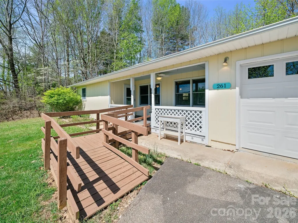 261 Shady Oak Road Burnsville NC 28714