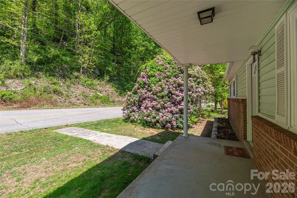 1140 Groundhog Road Canton NC 28716