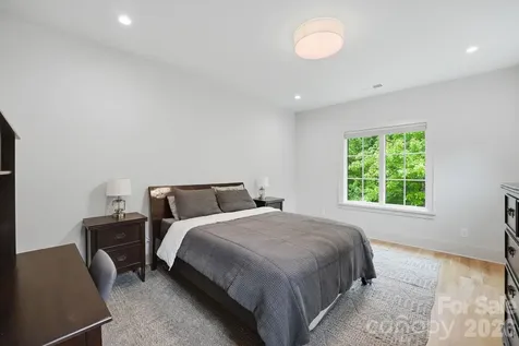 6010 Old Providence Lane Charlotte NC 28226
