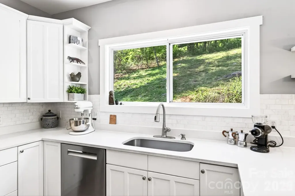 26 Macdougall Lane Weaverville NC 28787