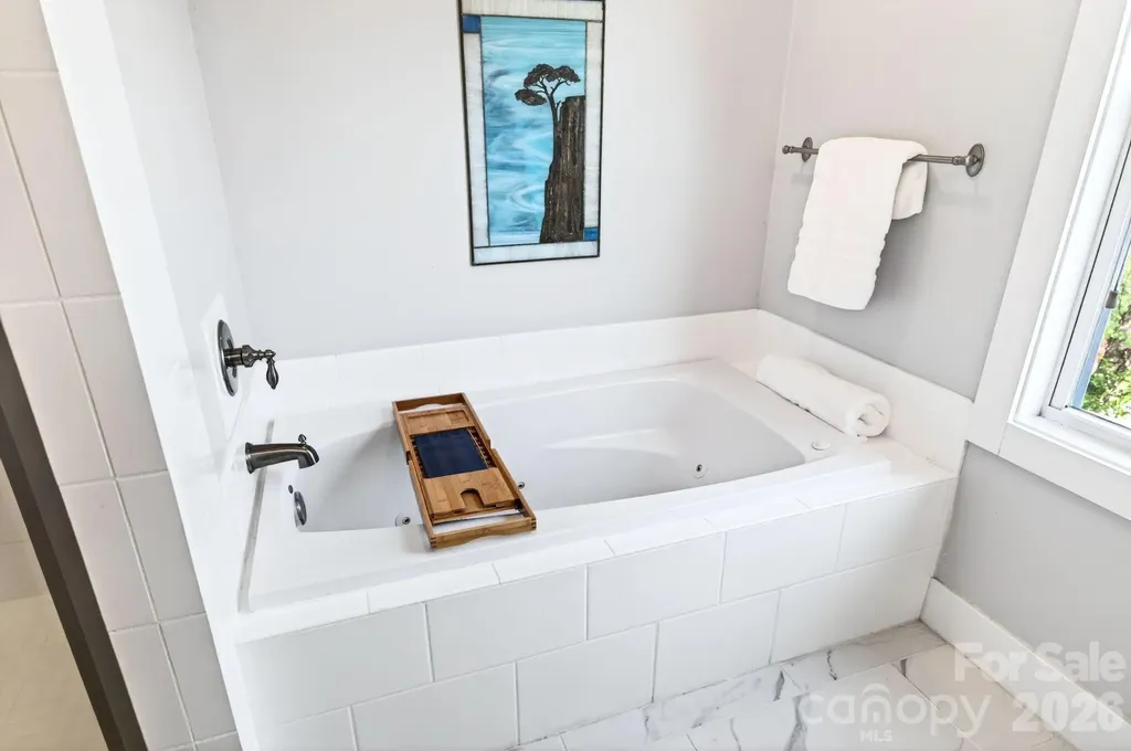 26 Macdougall Lane Weaverville NC 28787