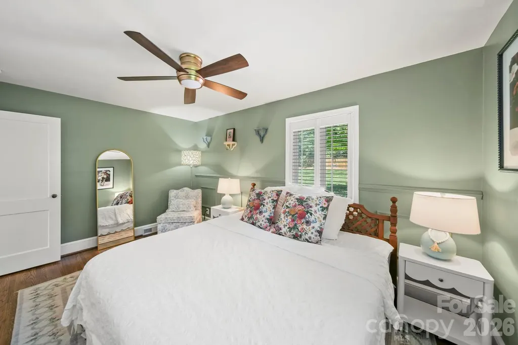 2431 Arnold Drive Charlotte NC 28205