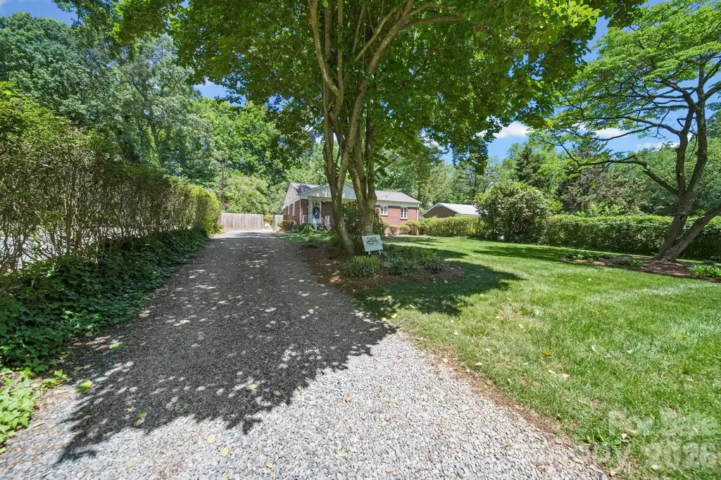 2431 Arnold Drive Charlotte NC 28205