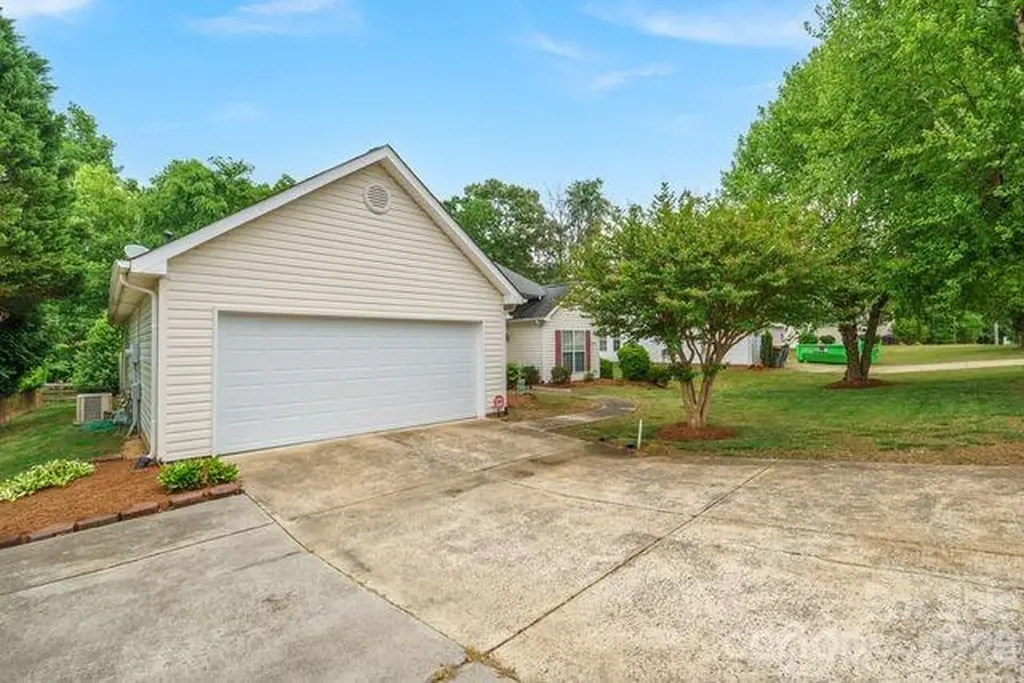 1236 Midlake Road Kannapolis NC 28083