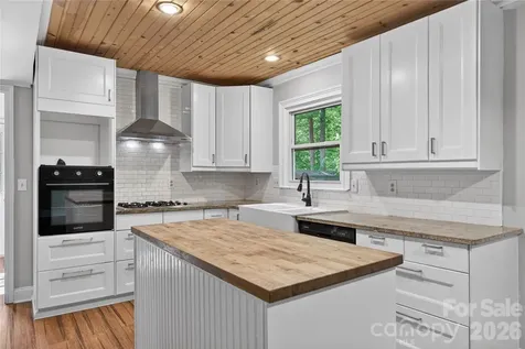 7942 Surreywood Place Charlotte NC 28270