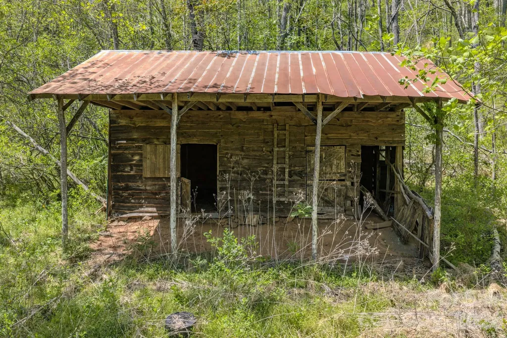 143 Gouge Cemetery Road Bakersville NC 28705