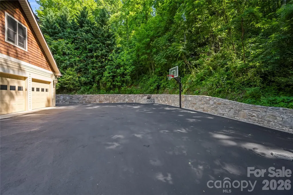 128 Churchill Downs Drive Fairview NC 28730