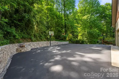 128 Churchill Downs Drive Fairview NC 28730