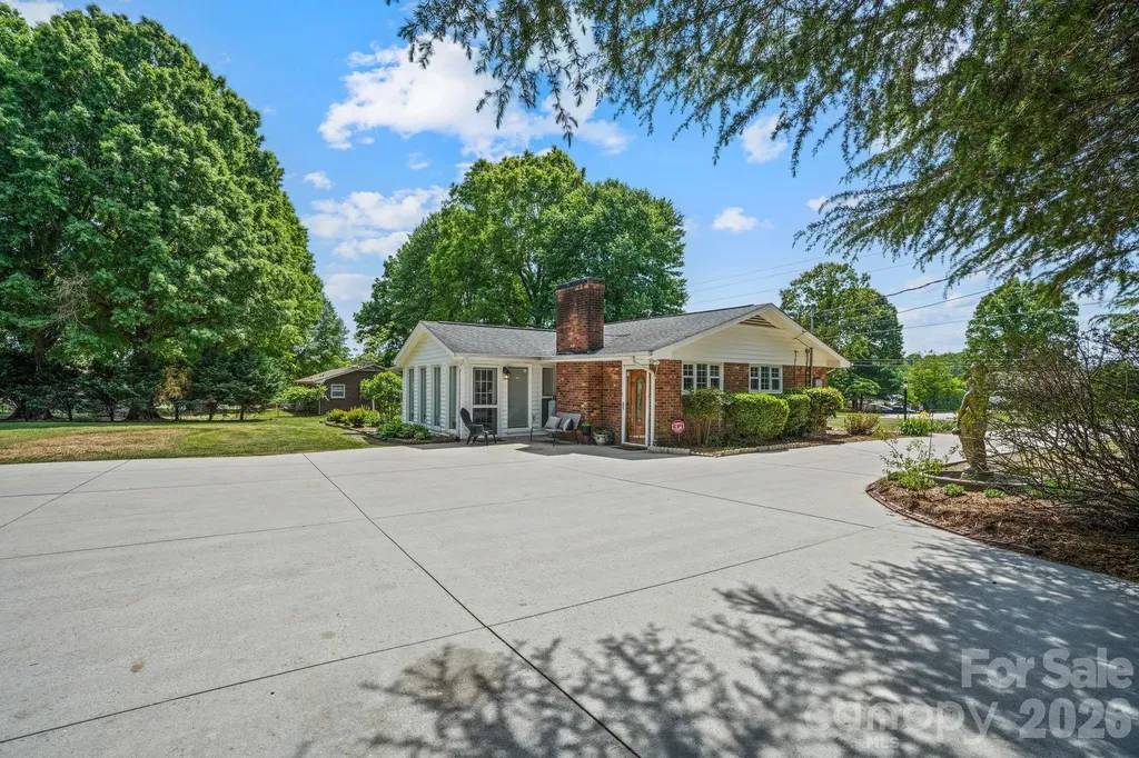 3328 Sulphur Springs Road NE Hickory NC 28601