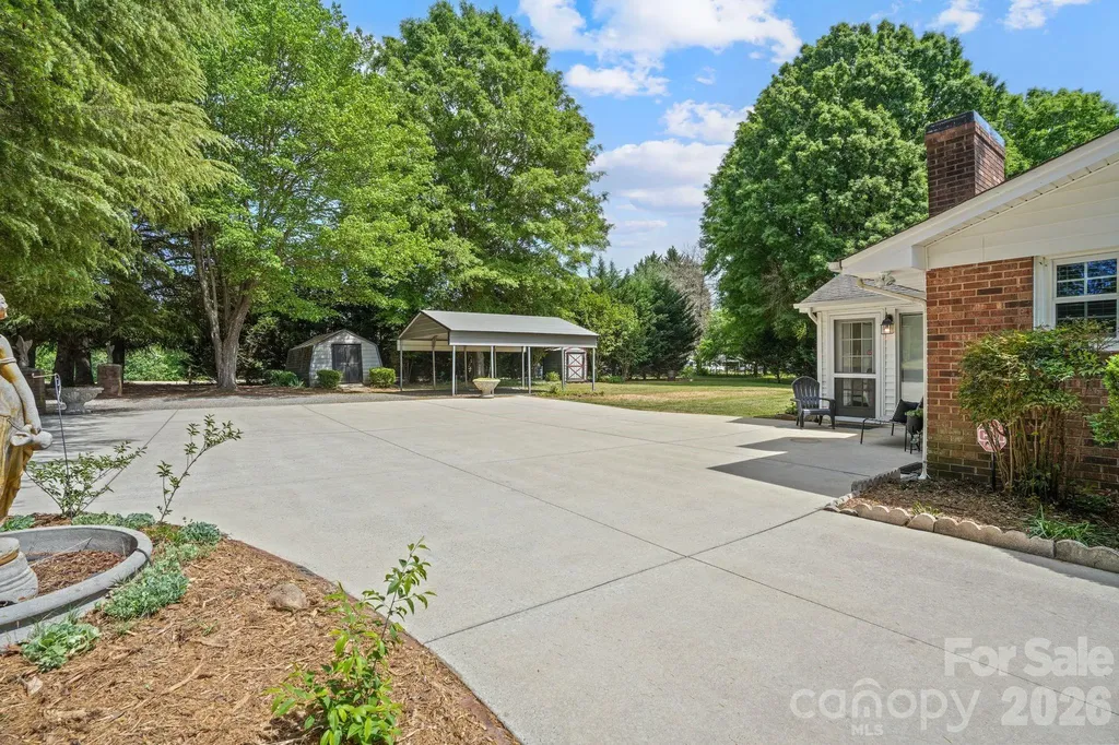 3328 Sulphur Springs Road NE Hickory NC 28601