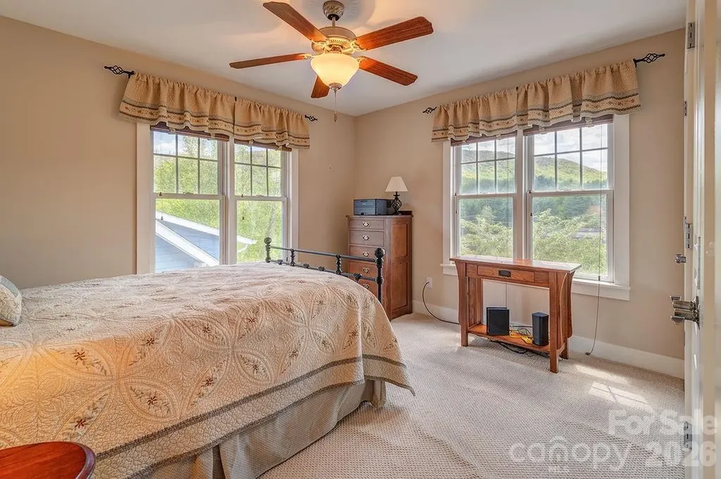 4 Olde Cottage Lane Asheville NC 28803