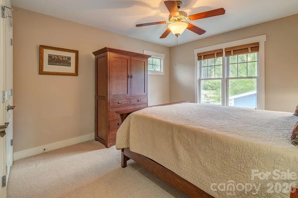 4 Olde Cottage Lane Asheville NC 28803