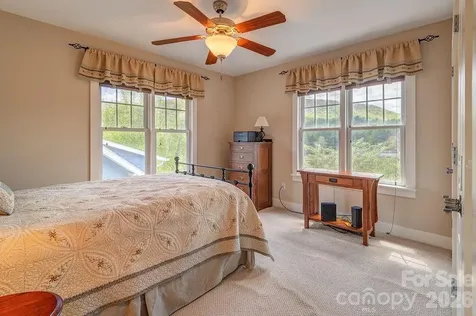 4 Olde Cottage Lane Asheville NC 28803