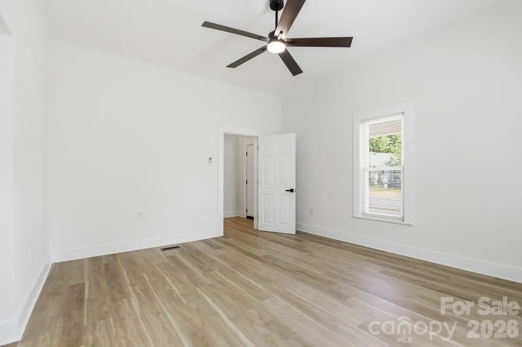 630 N Davis Avenue Newton NC 28658