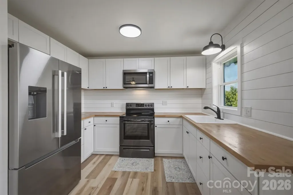822 Windy Mountain Road Deep Gap NC 28618