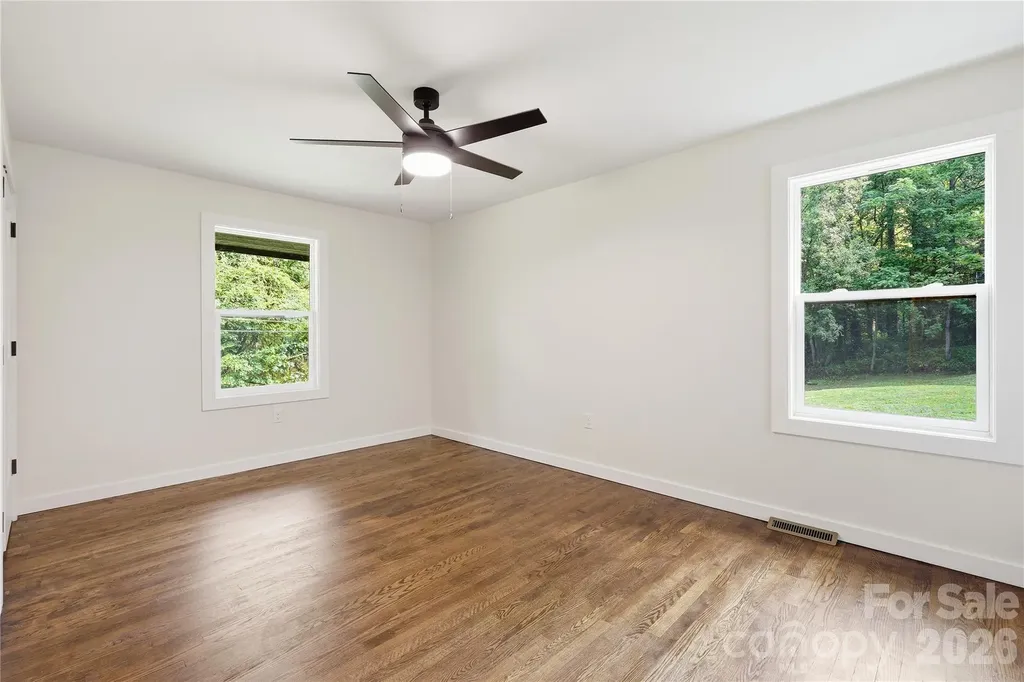 30 Top Of The Mountain Road Hendersonville NC 28739