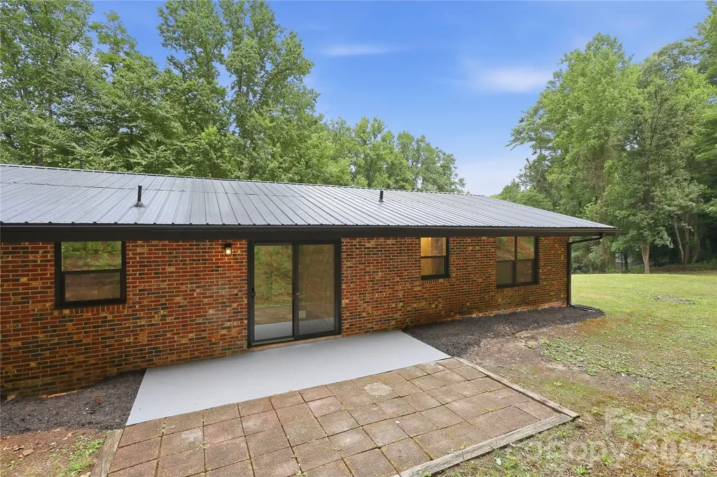 30 Top Of The Mountain Road Hendersonville NC 28739