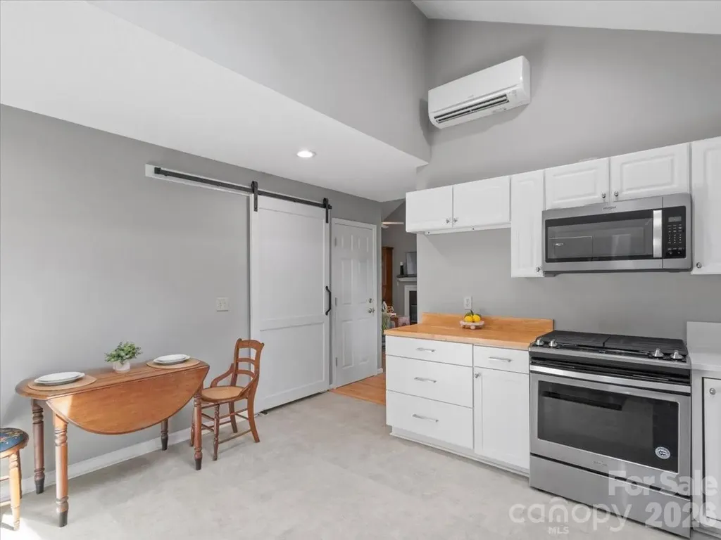 301 Robertson Street Burnsville NC 28714