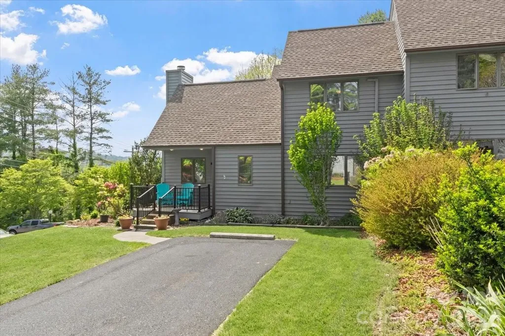 301 Robertson Street Burnsville NC 28714
