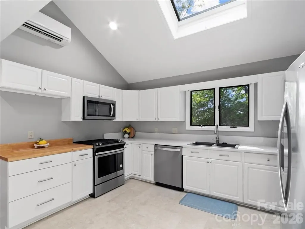 301 Robertson Street Burnsville NC 28714