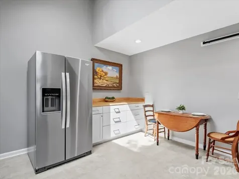 301 Robertson Street Burnsville NC 28714