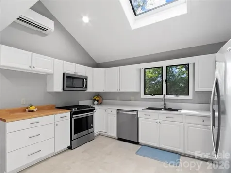 301 Robertson Street Burnsville NC 28714