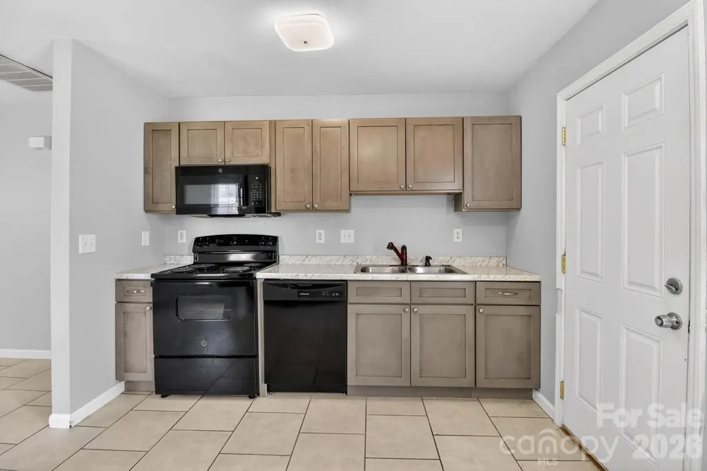 3335 Avalon Avenue Charlotte NC 28208