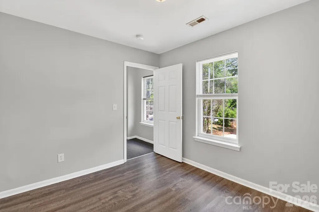 3335 Avalon Avenue Charlotte NC 28208