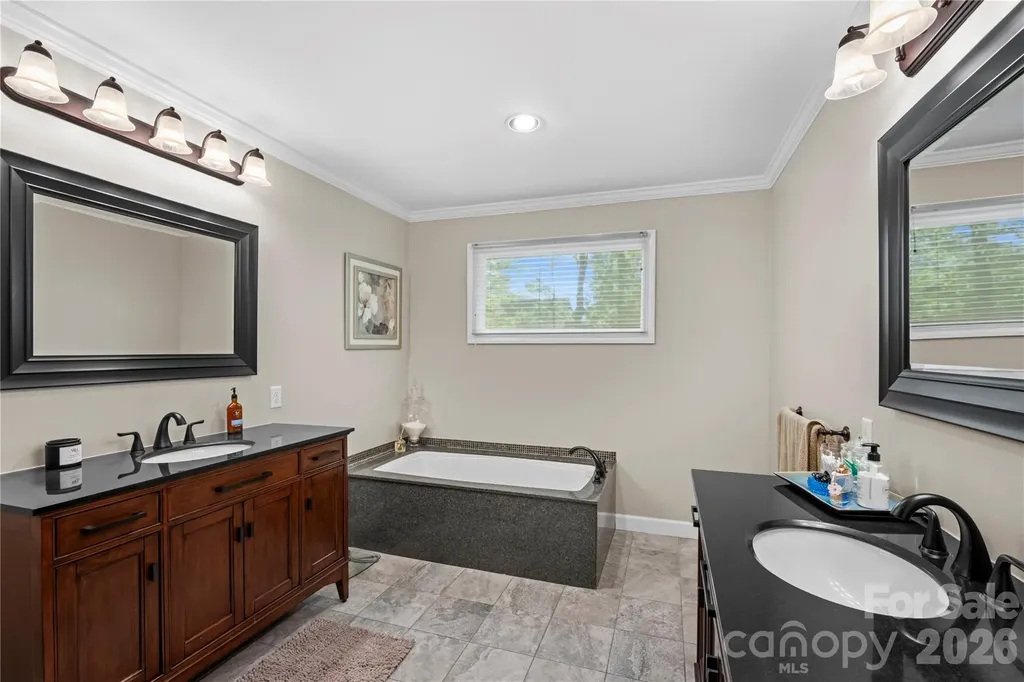1801 Riverview Court Hendersonville NC 28739