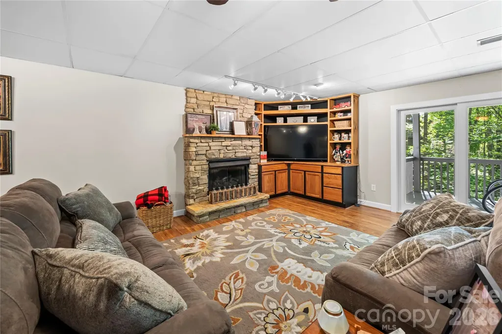 1801 Riverview Court Hendersonville NC 28739