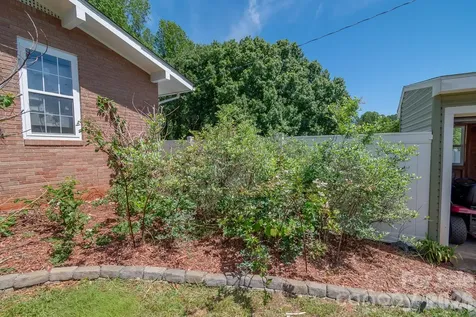 44446 Field Road New London NC 28127