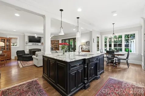 309 Hempstead Place Charlotte NC 28207