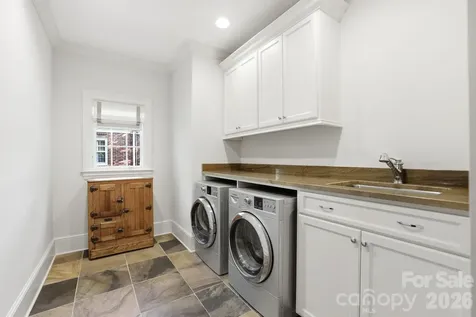 309 Hempstead Place Charlotte NC 28207