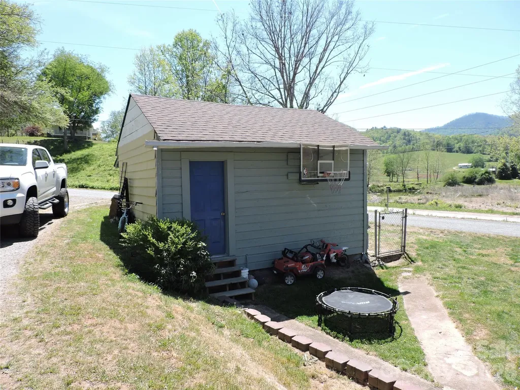 4 Carter Road Weaverville NC 28787