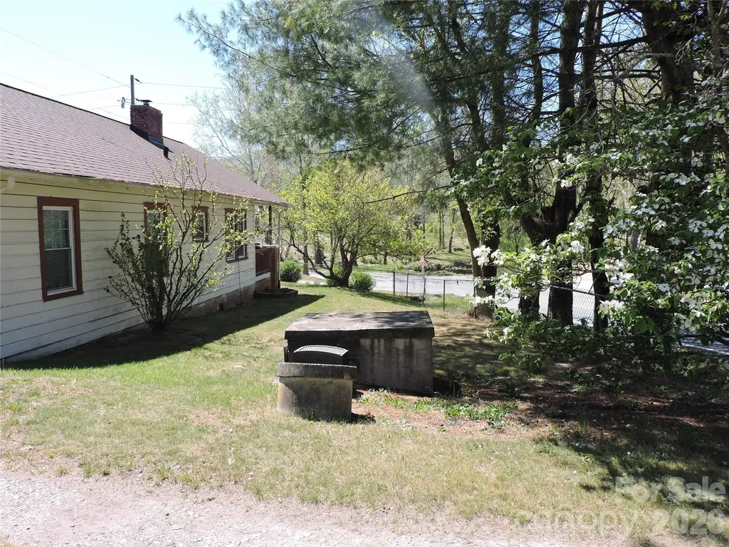 4 Carter Road Weaverville NC 28787