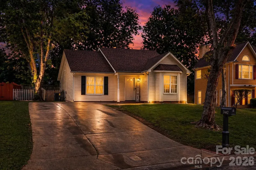 7442 Crestside Lane Charlotte NC 28227