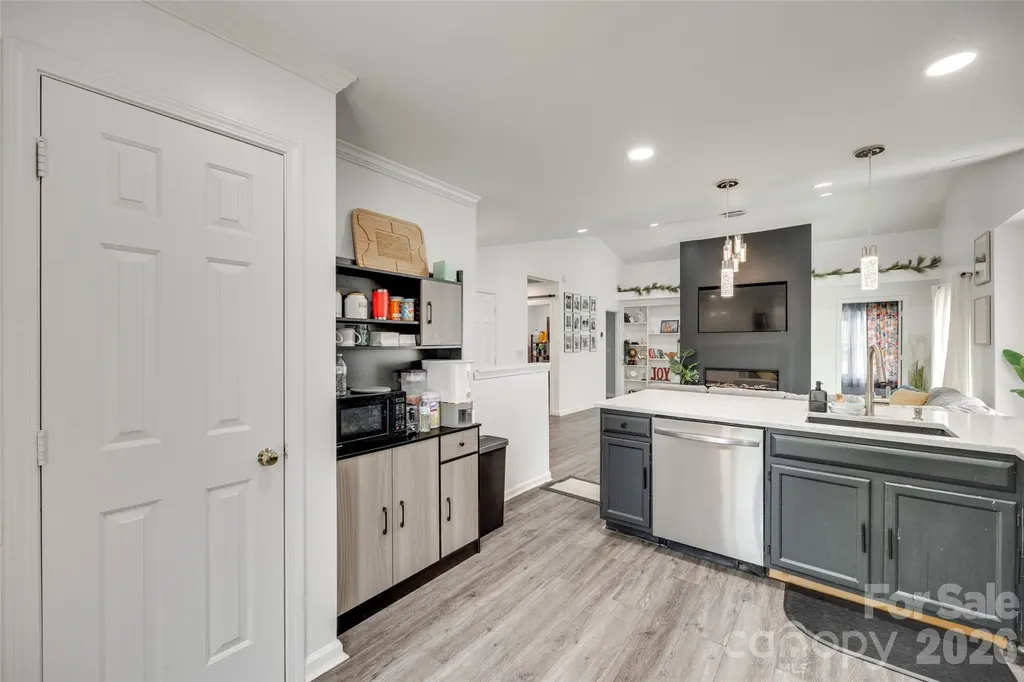 7442 Crestside Lane Charlotte NC 28227