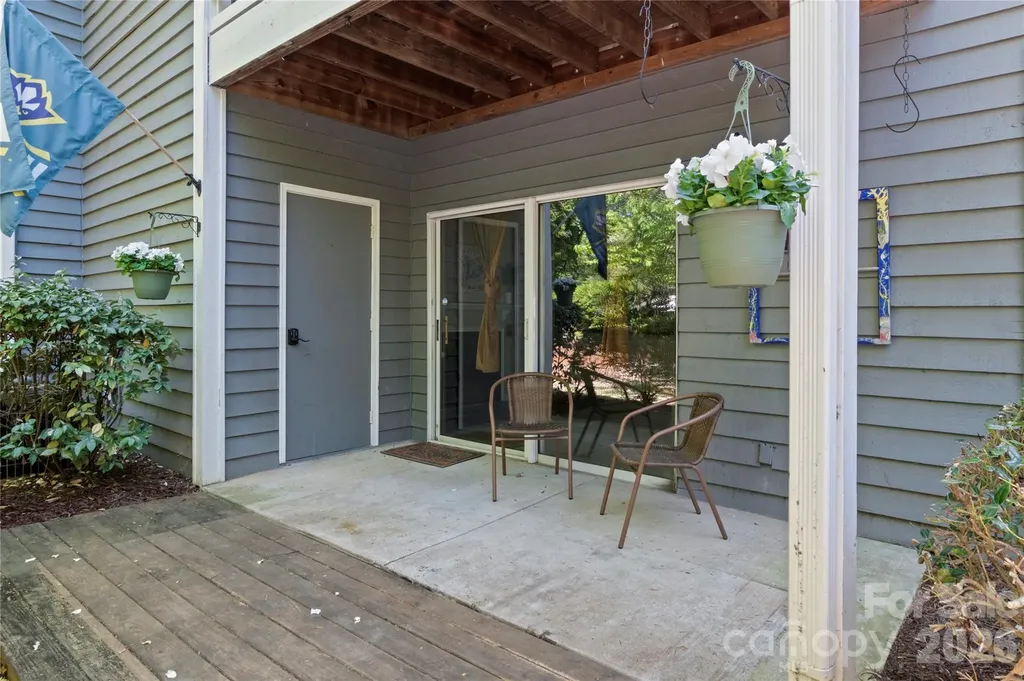 376 Meadows Circle Winston Salem NC 27104