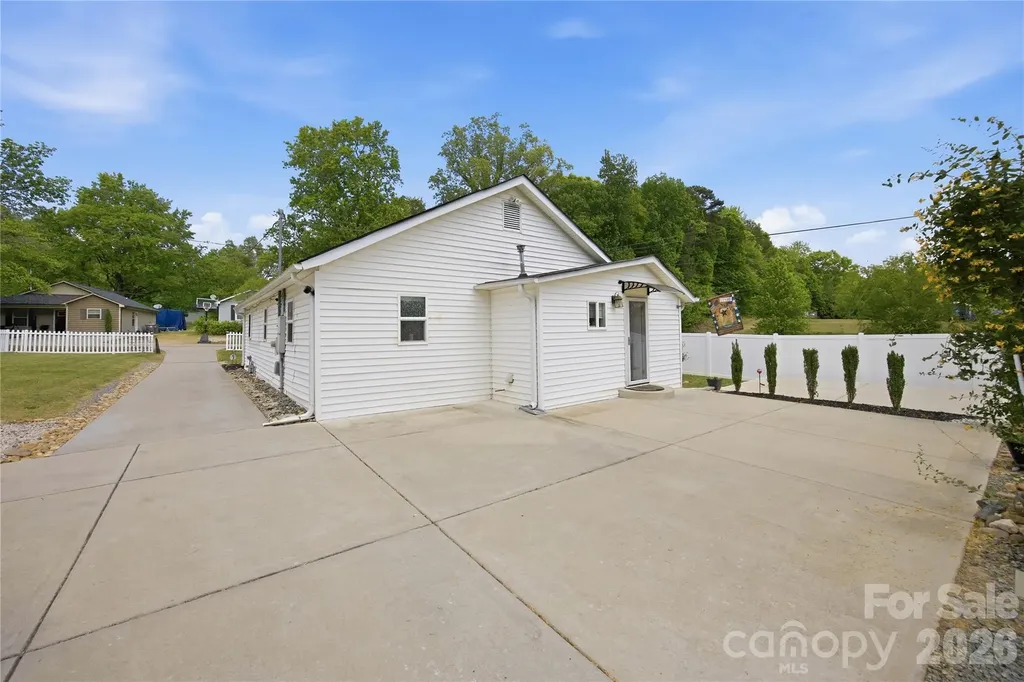 1108 Skyland Street Kannapolis NC 28083