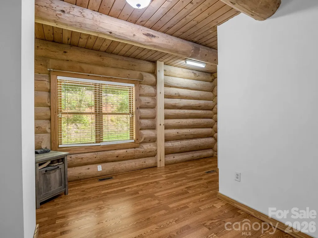 170 Old Mountain Pass Hendersonville NC 28792