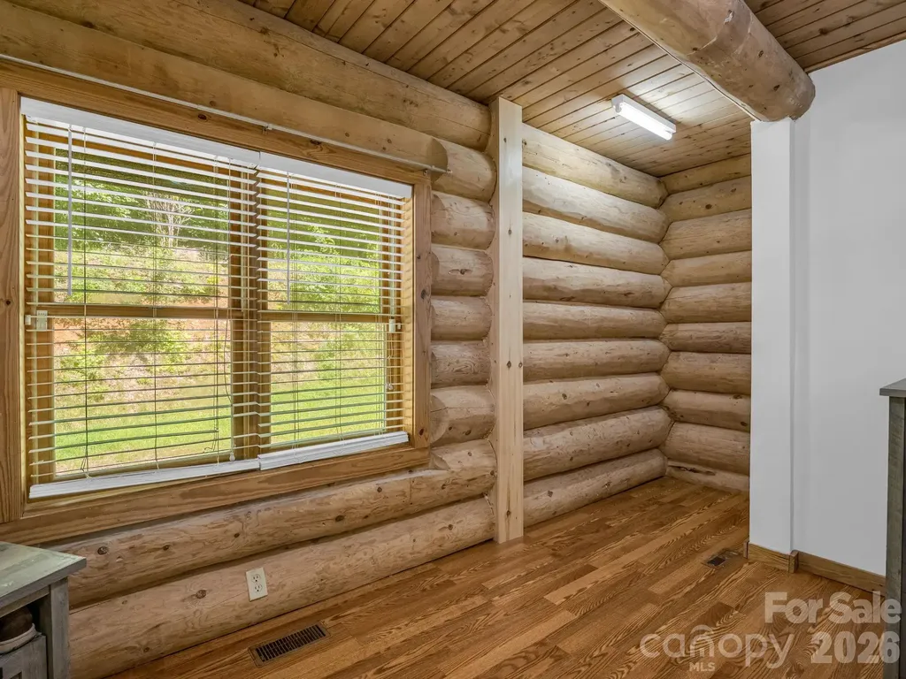 170 Old Mountain Pass Hendersonville NC 28792