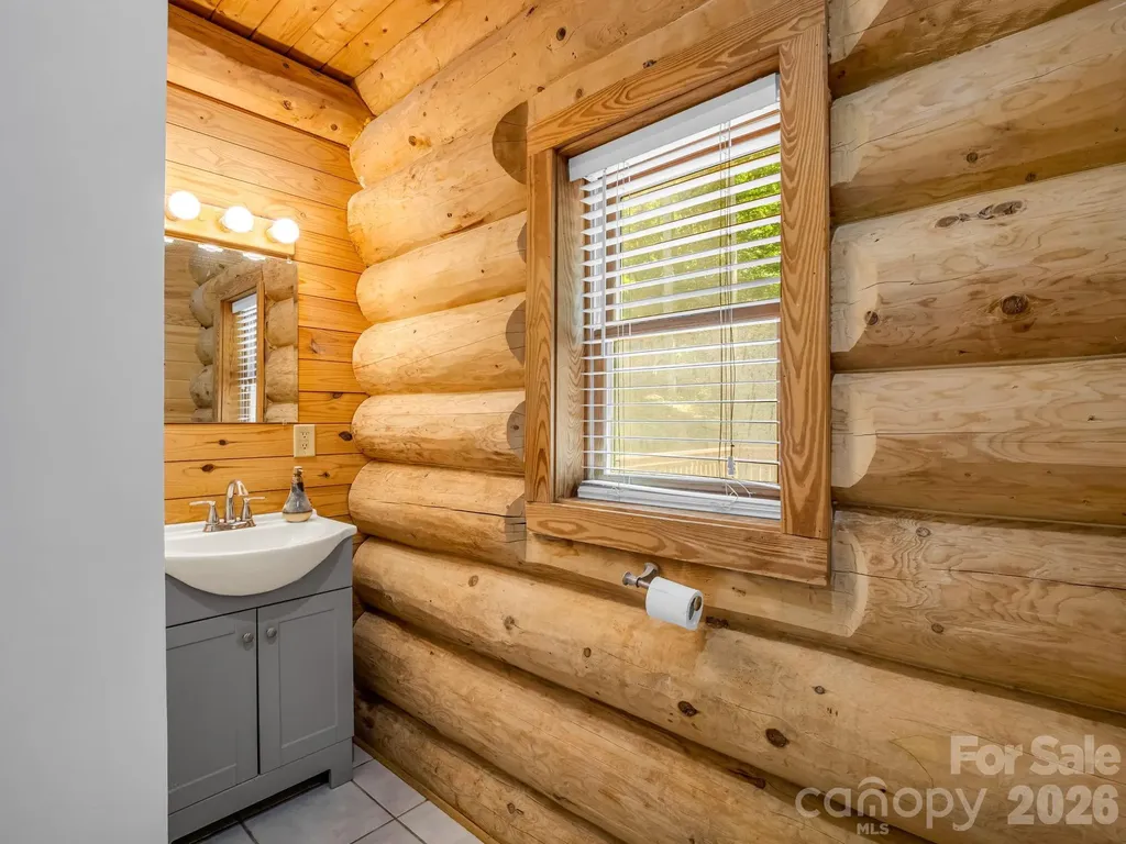 170 Old Mountain Pass Hendersonville NC 28792