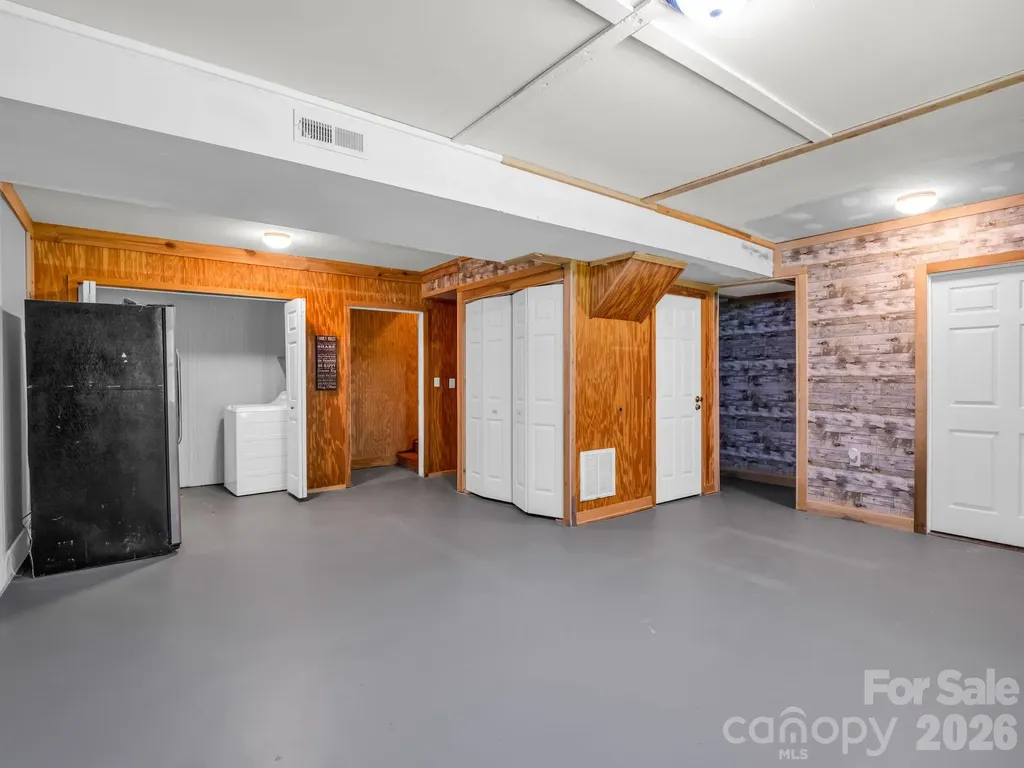 170 Old Mountain Pass Hendersonville NC 28792