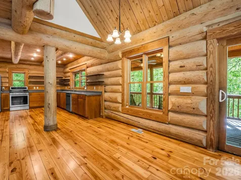 170 Old Mountain Pass Hendersonville NC 28792