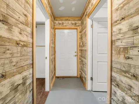 170 Old Mountain Pass Hendersonville NC 28792