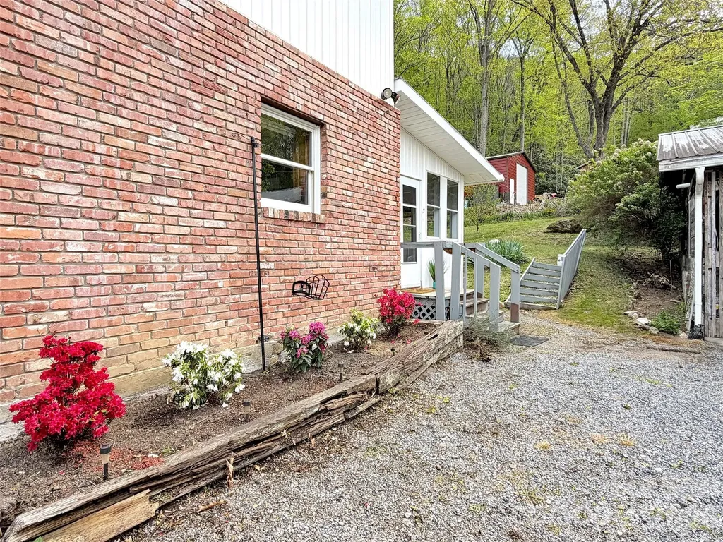 487 Julia Lane Maggie Valley NC 28751