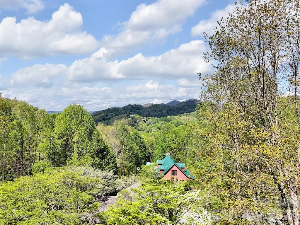 487 Julia Lane Maggie Valley NC 28751